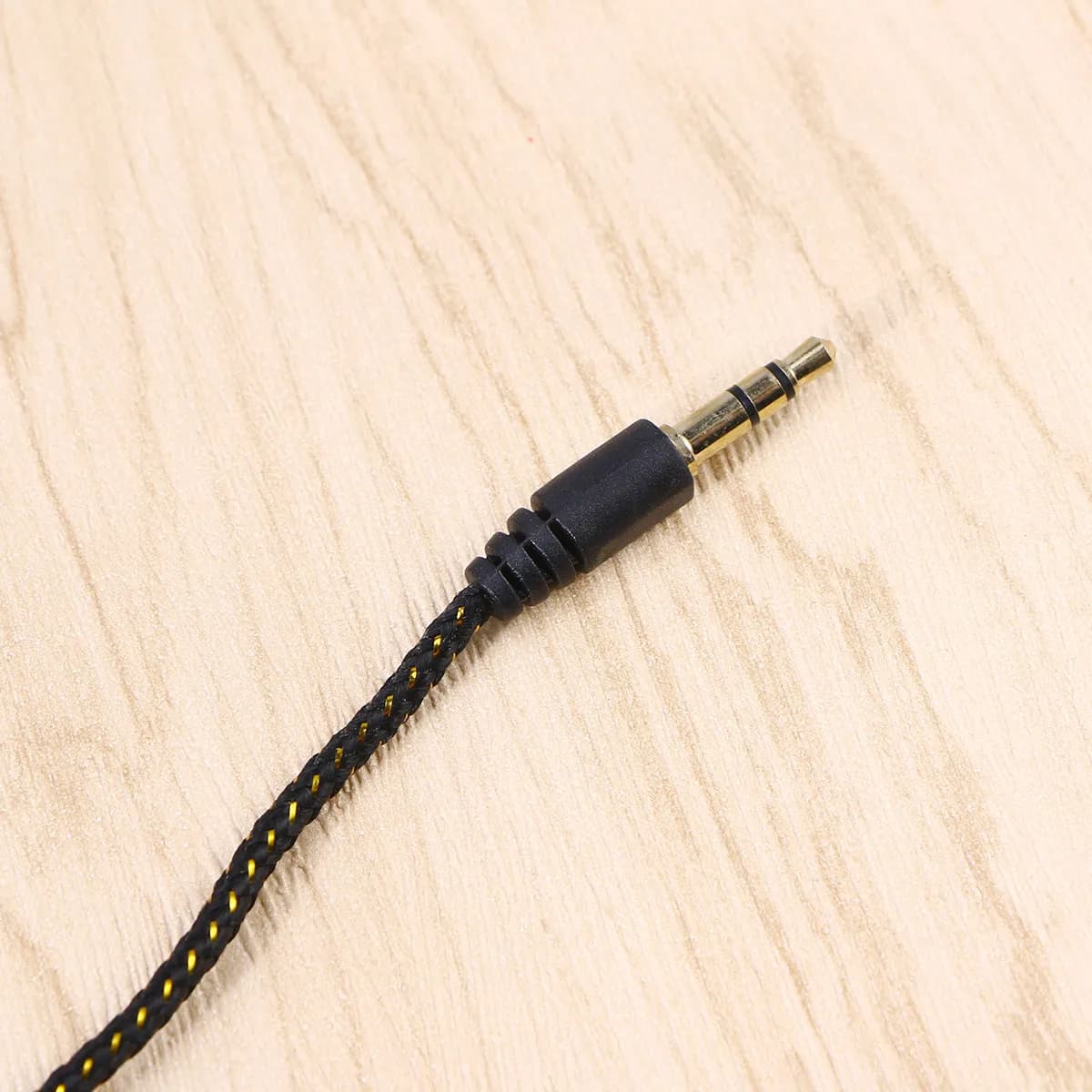 In-Ear Mp3 Mp4 with powerful bass, in fabric, with 3.5 mm connector, with noise cancellation, stereo, compatible for running