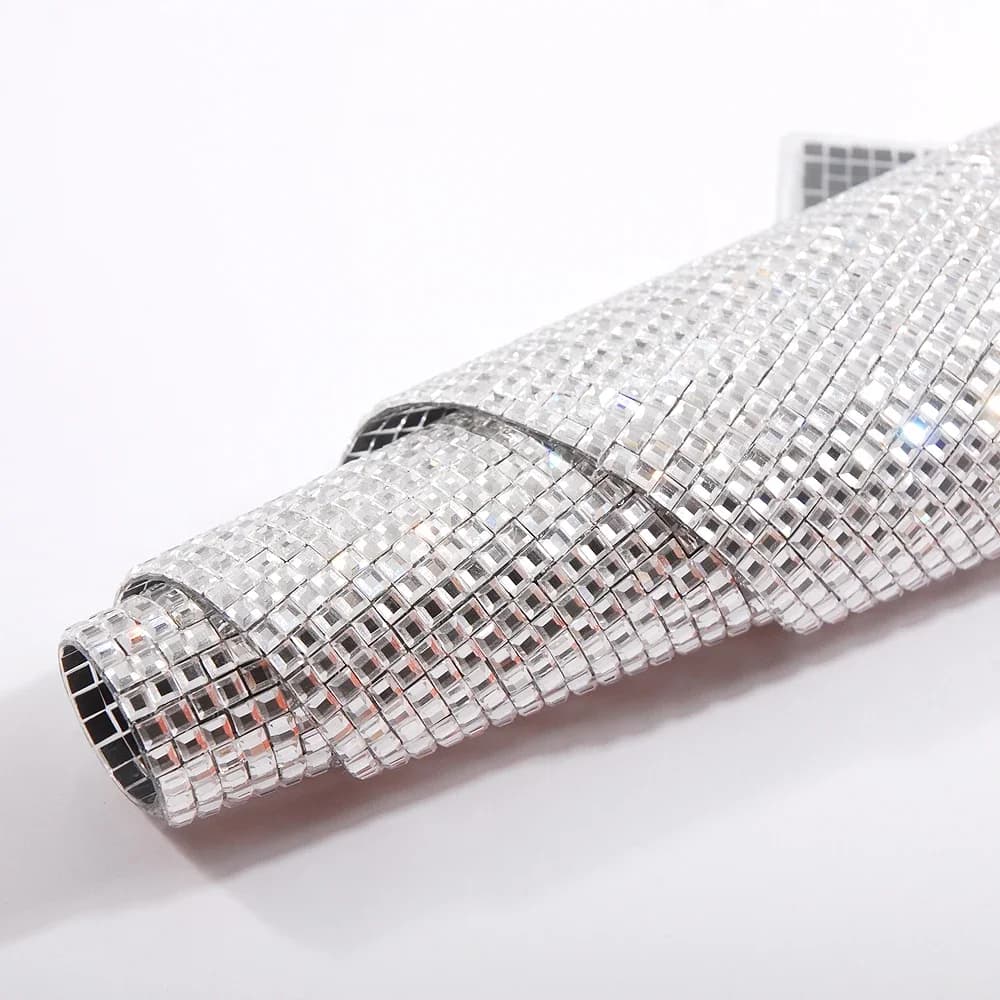 3X3mm Quadrato bianco Strass di vetro Hot Fix e autoadesivo Adesivo di cristallo glitterato per abbigliamento Decorazione album 24X40 cm