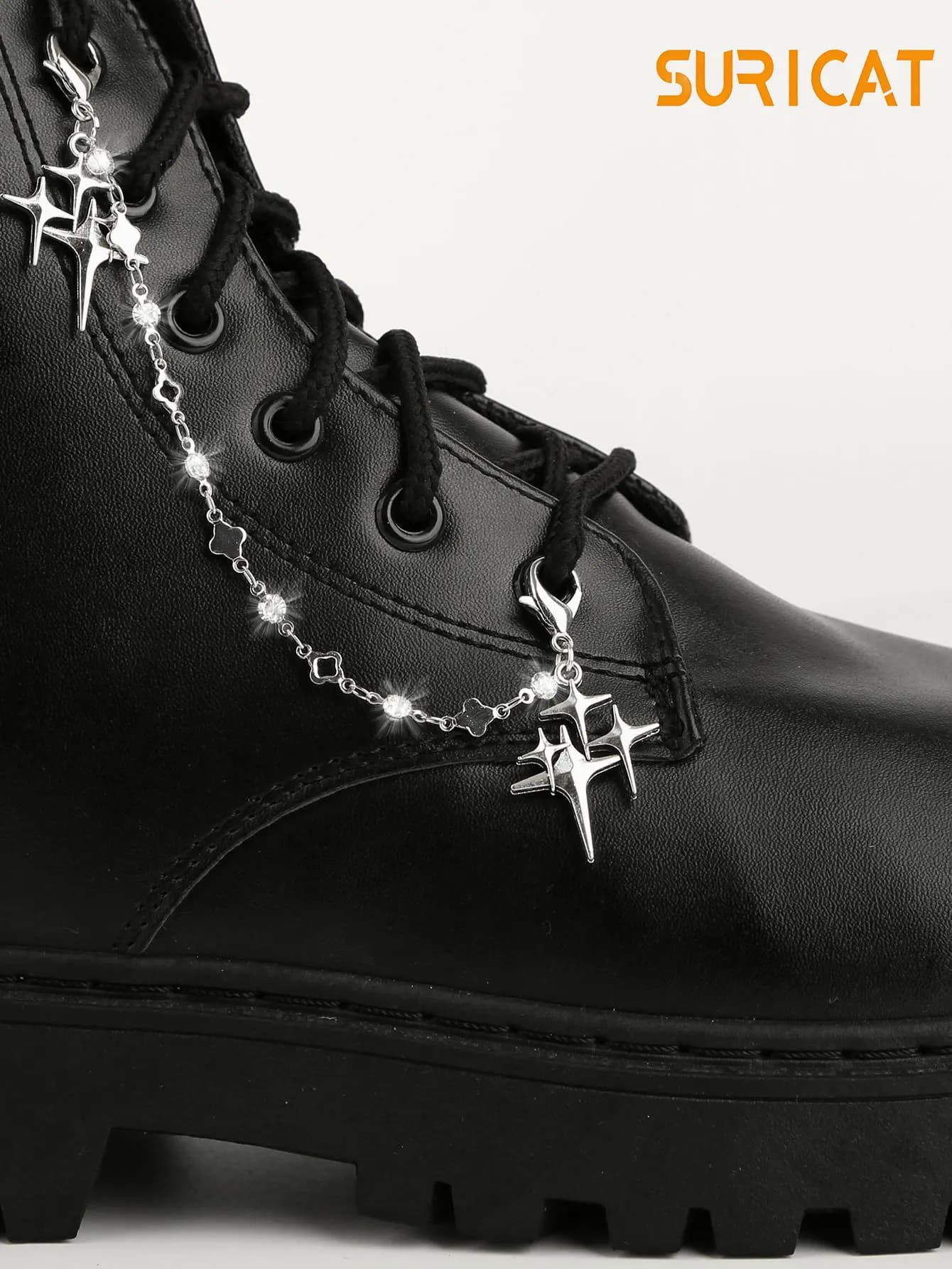 Decorazione per scarpe con quadrifoglio portafortuna e design a catena cava tempestata di diamanti, Starburst, ciondolo a croce stellata personalizzato e versatile, accessori per stivali Y2K, catena per lacci staccabile, scarpe invernali, stivali da neve, scarpe casual, decorazione fai da te per scarpe, articolo di moda multifunzionale, accessori eleganti per scarpe da donna, regalo per feste