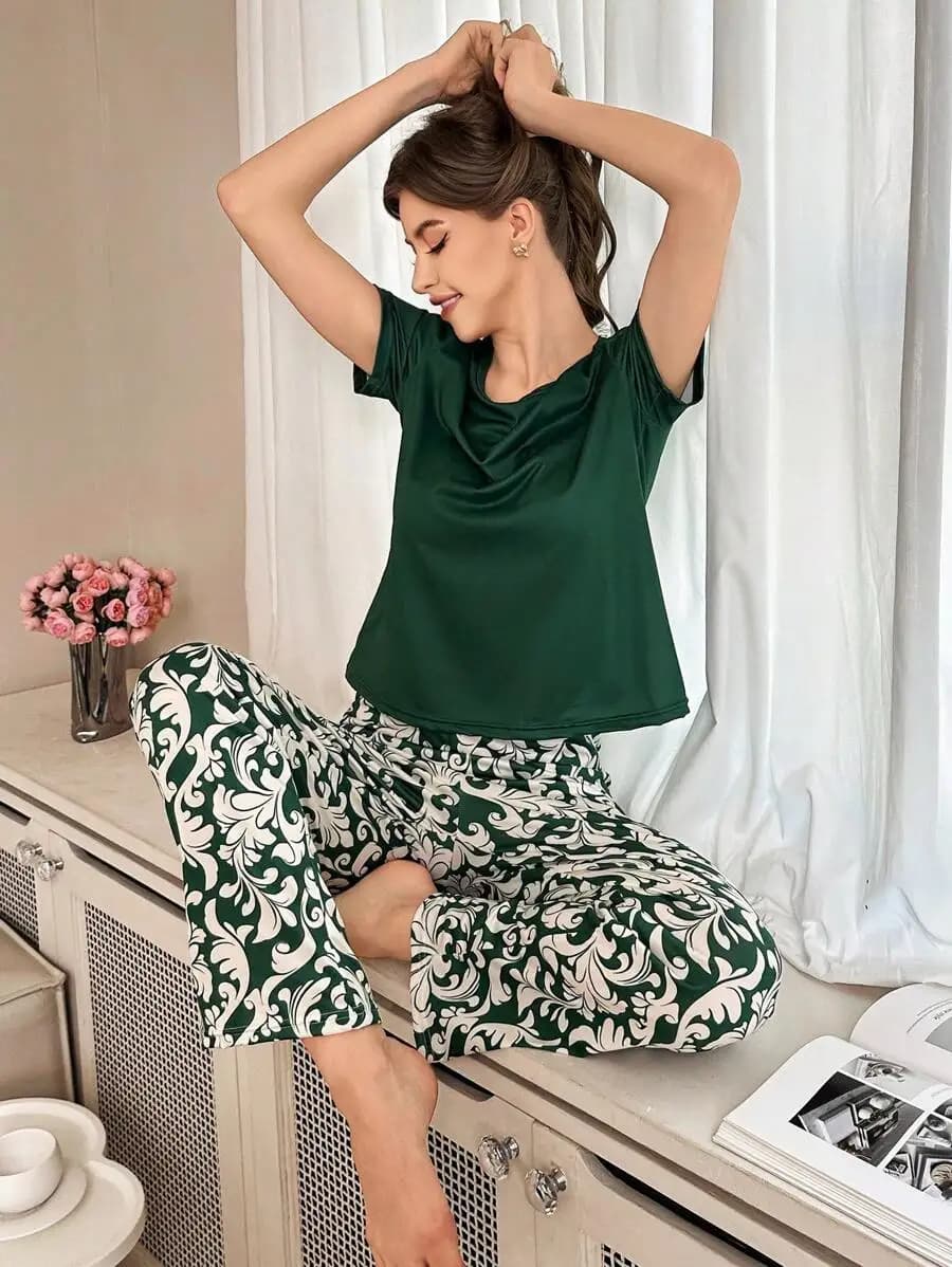 Set pigiama da donna in 2 pezzi: top verde tinta unita a maniche corte con pantaloni a gamba larga con stampa floreale bianca