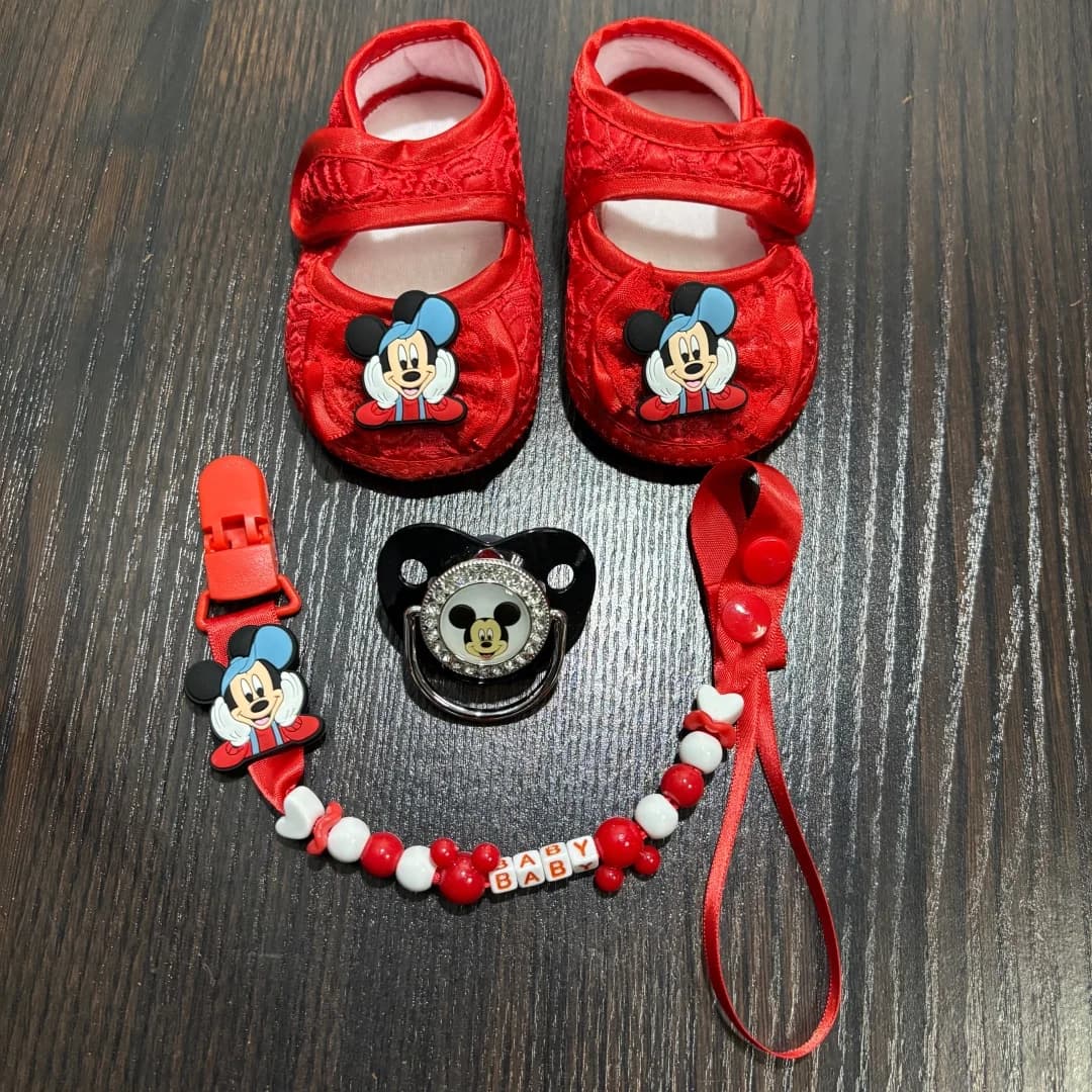 Set per neonati: Ciuccio carino + Porta ciuccio + Set di scarpine per neonati, Giocattolo morbido e rilassante, Idea regalo ideale per neonati, Adorabile set per neonati