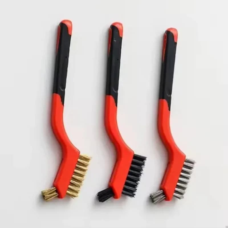 Set of mini kitchen brushes, consisting of three brushes for the removal of fat and gas cap stains, tools for cleaning the stove