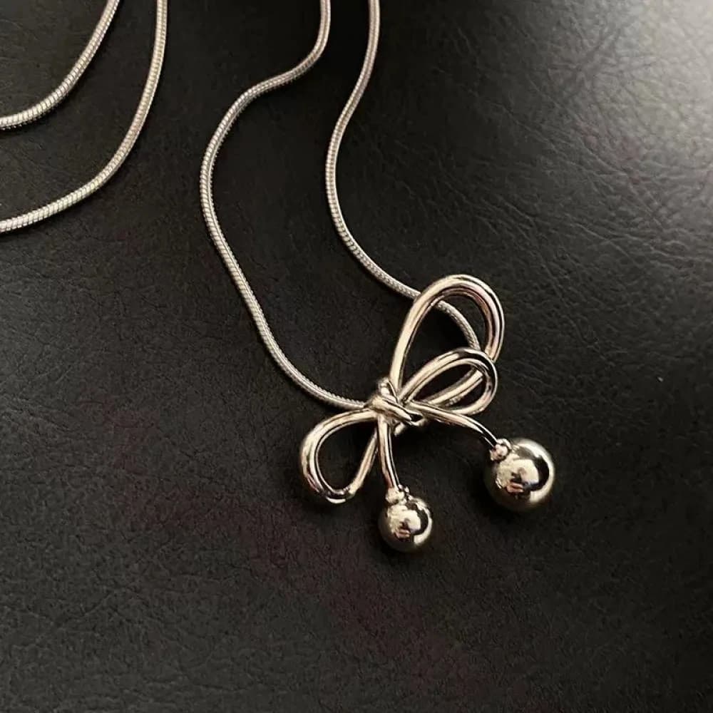 1PCS Women's Bow Sweater Chain Necklace Unique Design Light Luxury Personalized Elegant Accessory