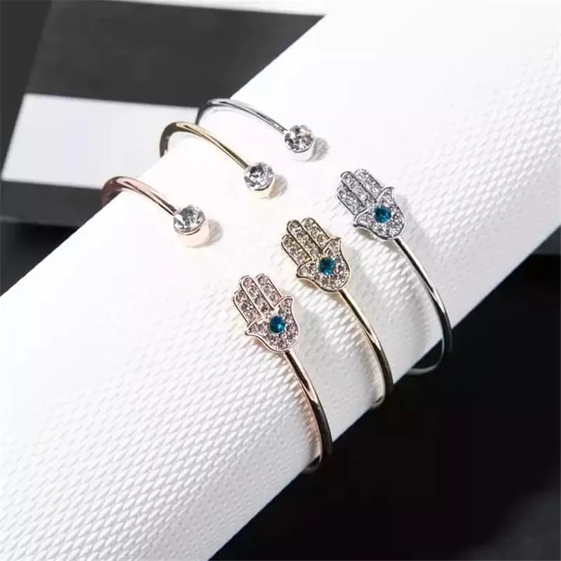 Braccialetto di fascino dell'occhio del diavolo di Hamsa della mano di Fatima di cristallo di moda per le donne Accessori per ragazze Regalo di gioielli per feste di nozze sl194