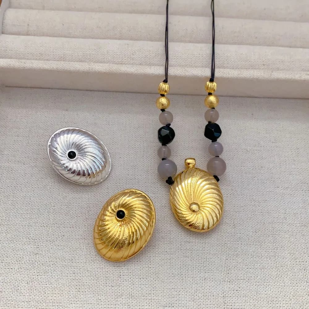 Nuova bottiglia di profumo Swirl Texture Orecchini con diamanti intarsiati Collana Set 925 Ago in argento placcato rame-oro M815