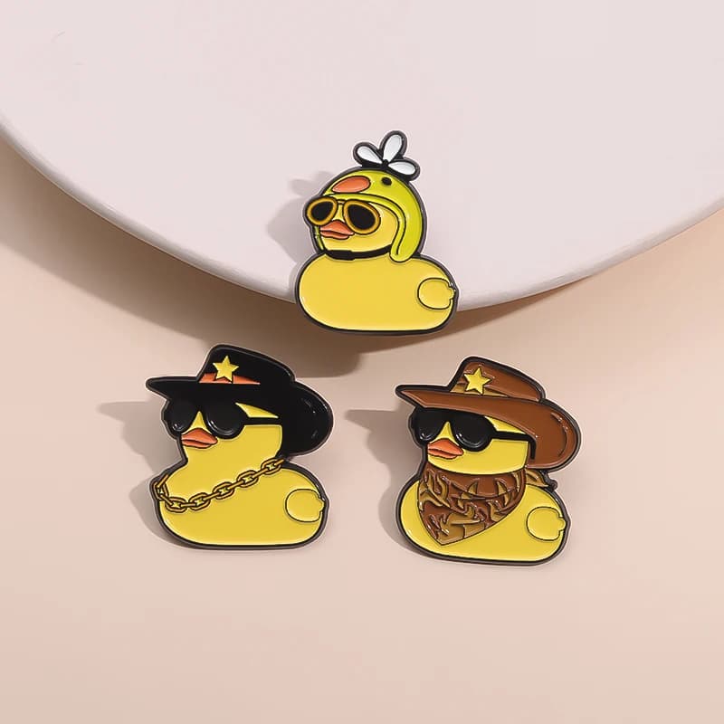 Western Cowboy Hat anatra smalto spille simpatico cartone animato anatroccolo spille accessori zaino cappello risvolto distintivo gioielli regalo per gli amici