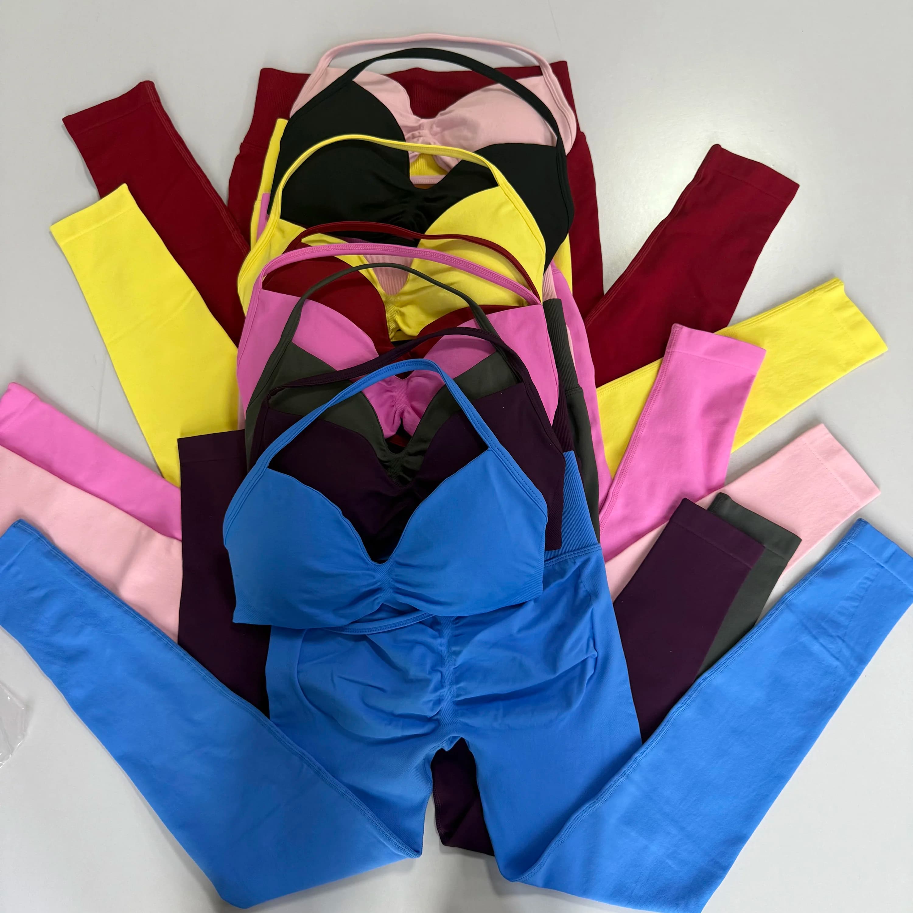 Complete Yoga Without Sewings, Sports Bra with Back Discovered, High Waist Leggings Push-Up Effect, Gym Set and Pilates