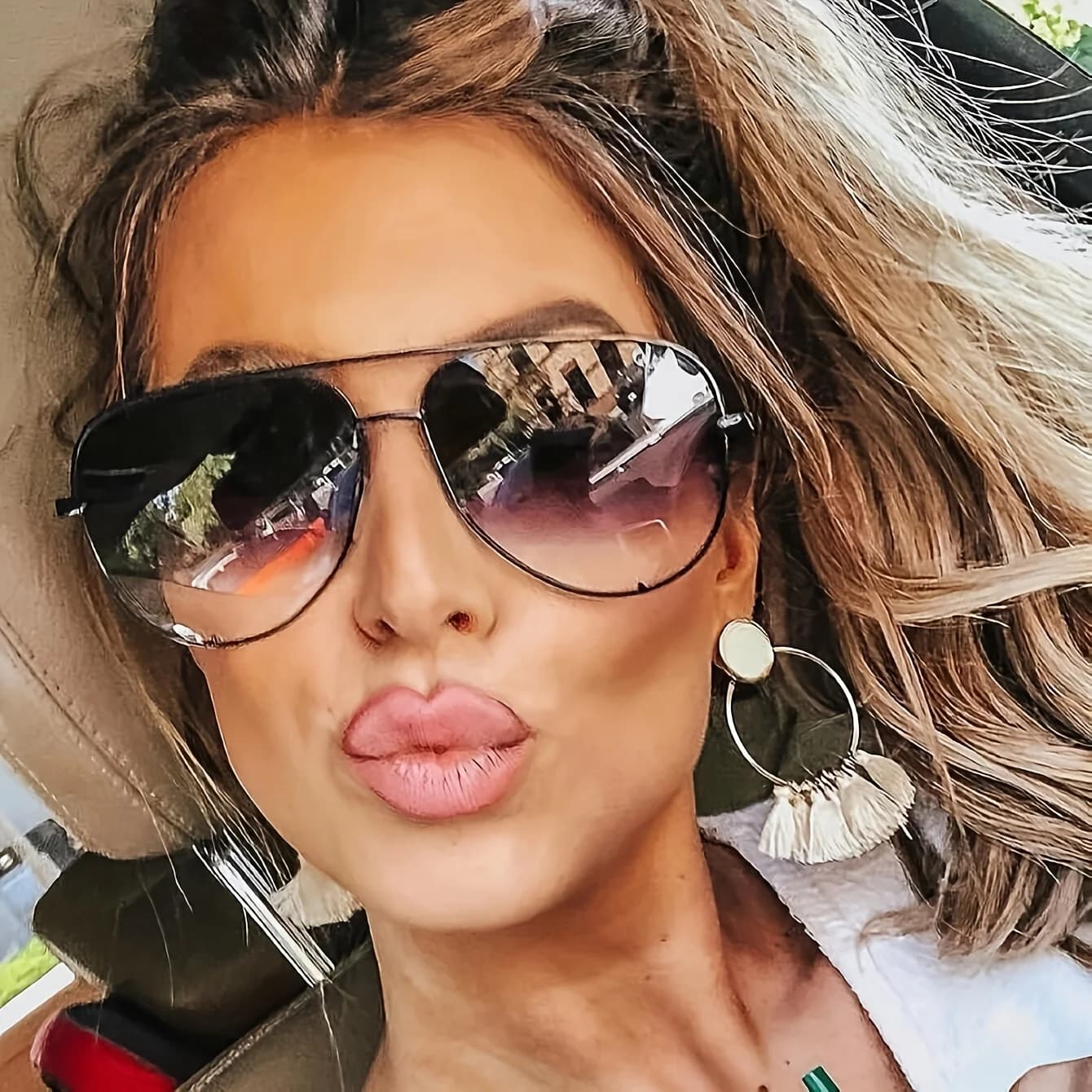 A pair of retro double beam geometric frame fashion glasses is the ideal gift for daily use, casual wear, fashion accessories, vintage design, nostalgic aesthetics, high-quality lenses, neutral styles, personalized items,