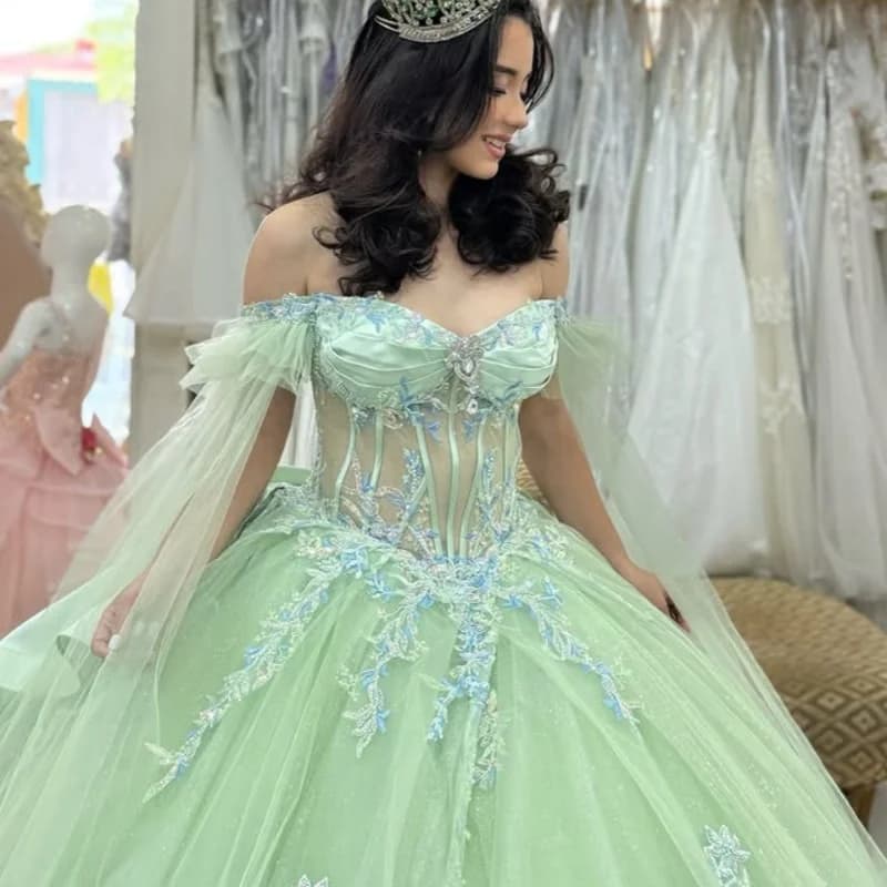 Abiti Quinceanera verde menta lucido personalizzati con spalle scoperte applique con paillettes Coda lunga Fiocco in pizzo Vestido 15 Quinceanera