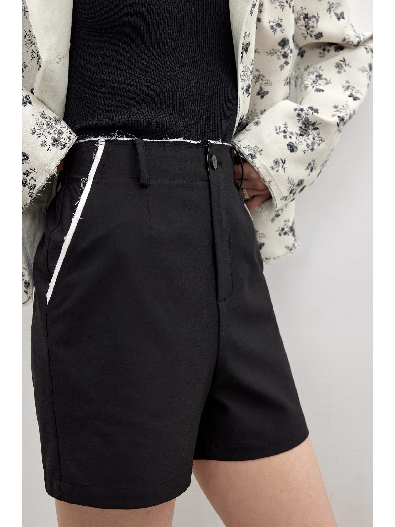 Pantaloncini Casual Showyee a Vita Alta Modellanti, Design a Blocchi di Colore con Strati Sfrangiati, in Misto Poliestere, Gamba Dritta