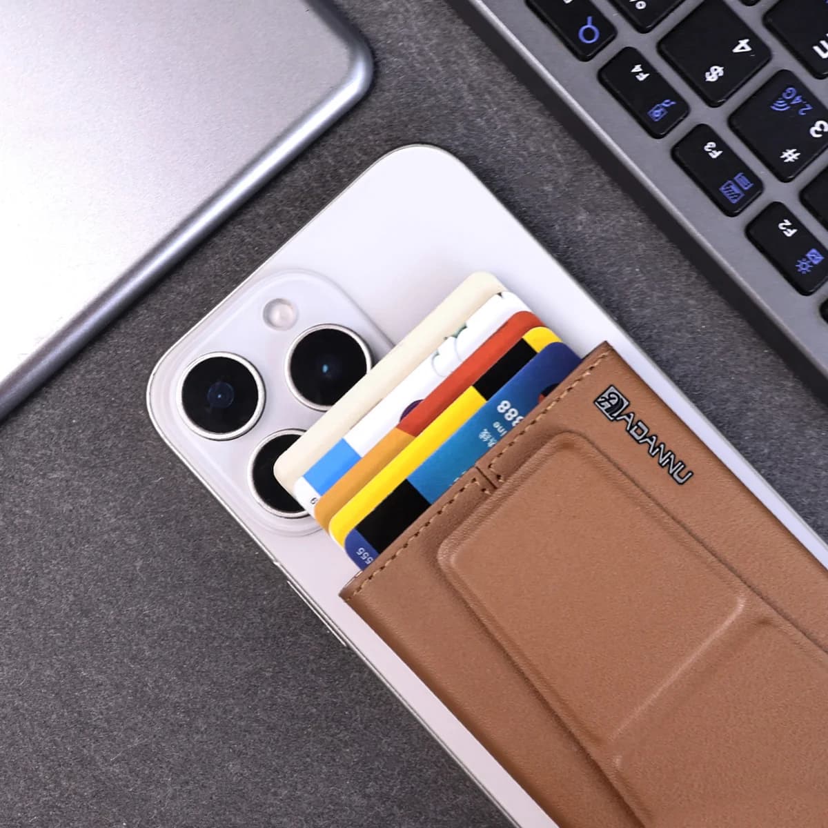 Portafoglio magnetico MagSafe per iPhone - Porta carte da 5 carte in pelle PU, include anello in metallo per telefono non MagSafe, supporto per telefono dal design pop-up