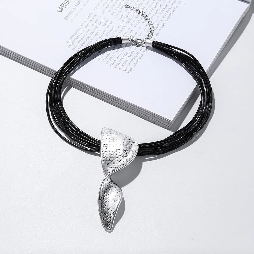 European and American S-shaped multi-strand rope pattern pendant women's short alloy choker necklace