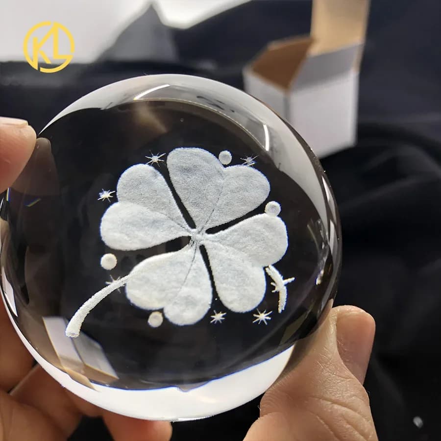 6/8 CM 3D Laser inciso quadrifoglio sfera di cristallo in miniatura globo di vetro artigianale di cristallo decorazioni per la casa palla fortunata ornamento regalo