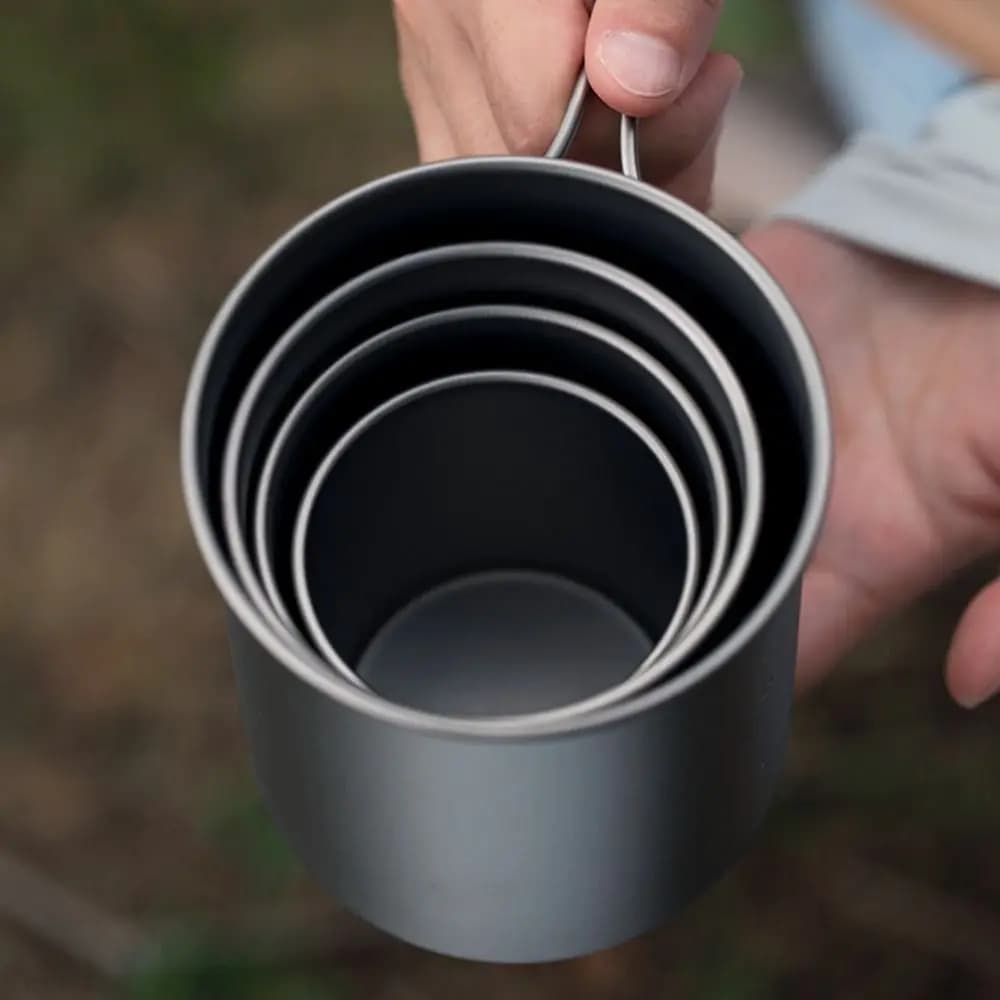 Tazza da Acqua Leggera in Titanio per Esterni con Manico Pieghevole, Resistente alla Ruggine, per Birra, 300ML/450ML/750ML, per Campeggio, Picnic ed Escursionismo