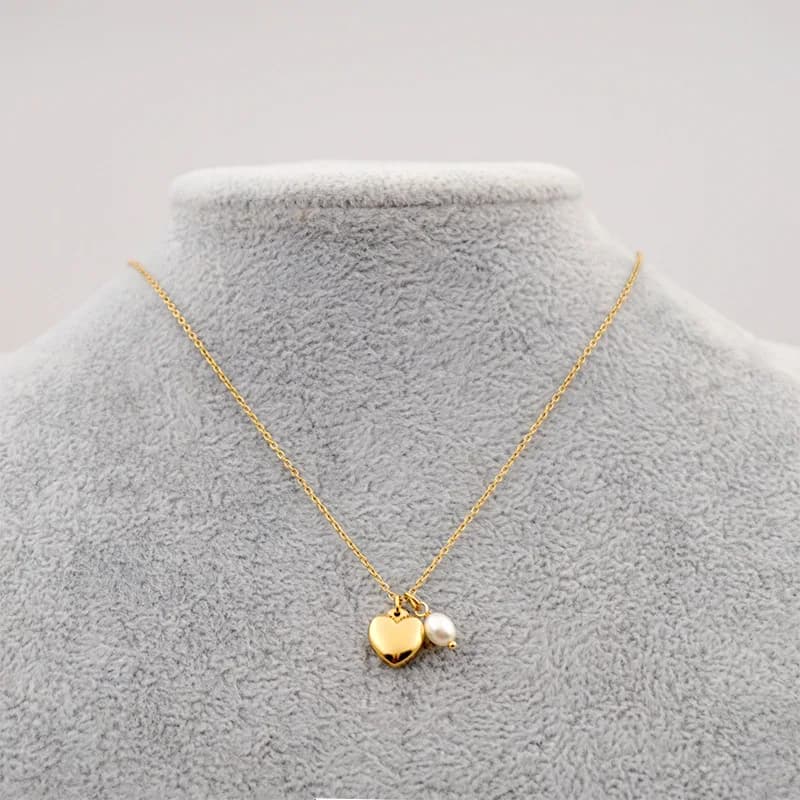 Piccolo ciondolo a forma di cuore, catena sottile in acciaio al titanio, catena alla clavicola alla moda, ciondolo a forma di lucchetto dorato per ragazza.