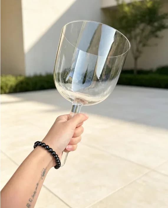 8 Inch Clear Crystal Singing Bowl with Handle Sound Healing Meditation Singing Bowl Stress Relief Yoga Sound Therapy Bowl with Free Mallet