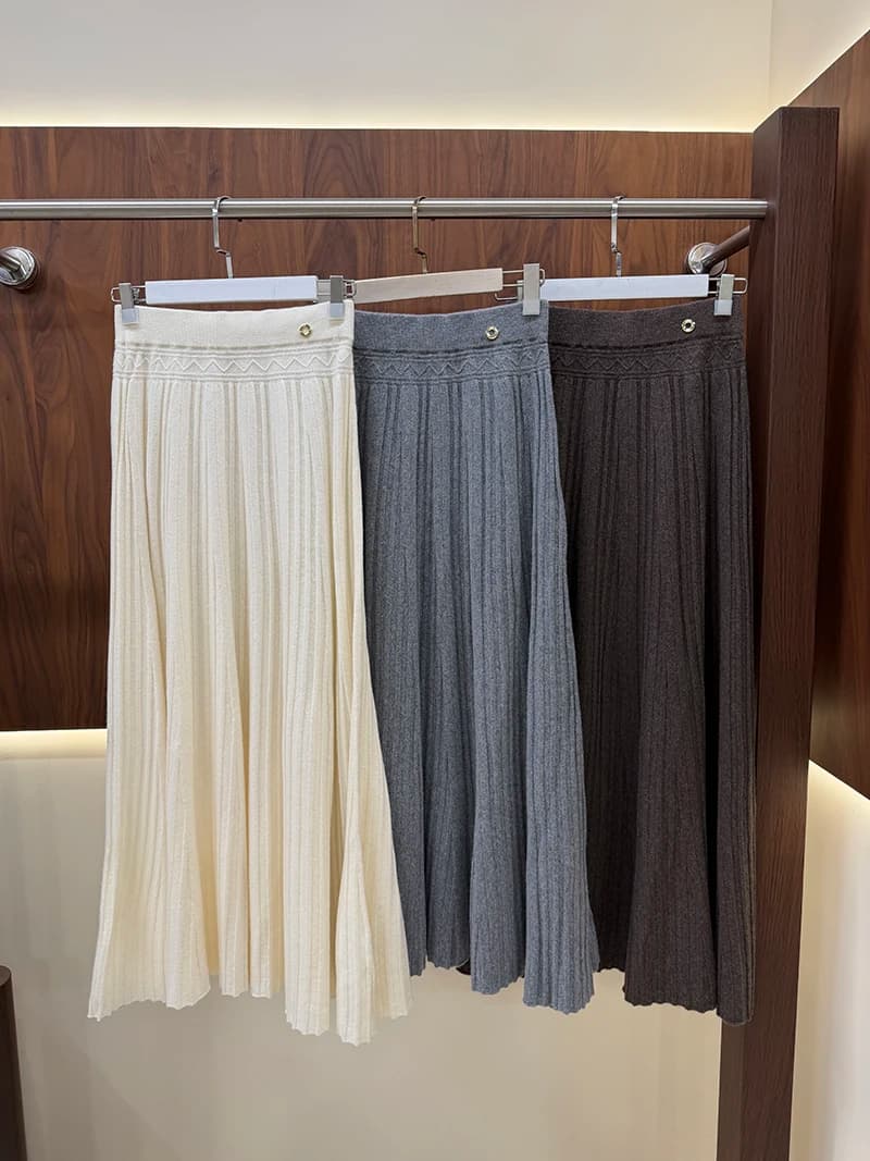 High Waist Vertical Ribbed Knit A-Line Midi Skirt Button Flared Knit Skirt for Women