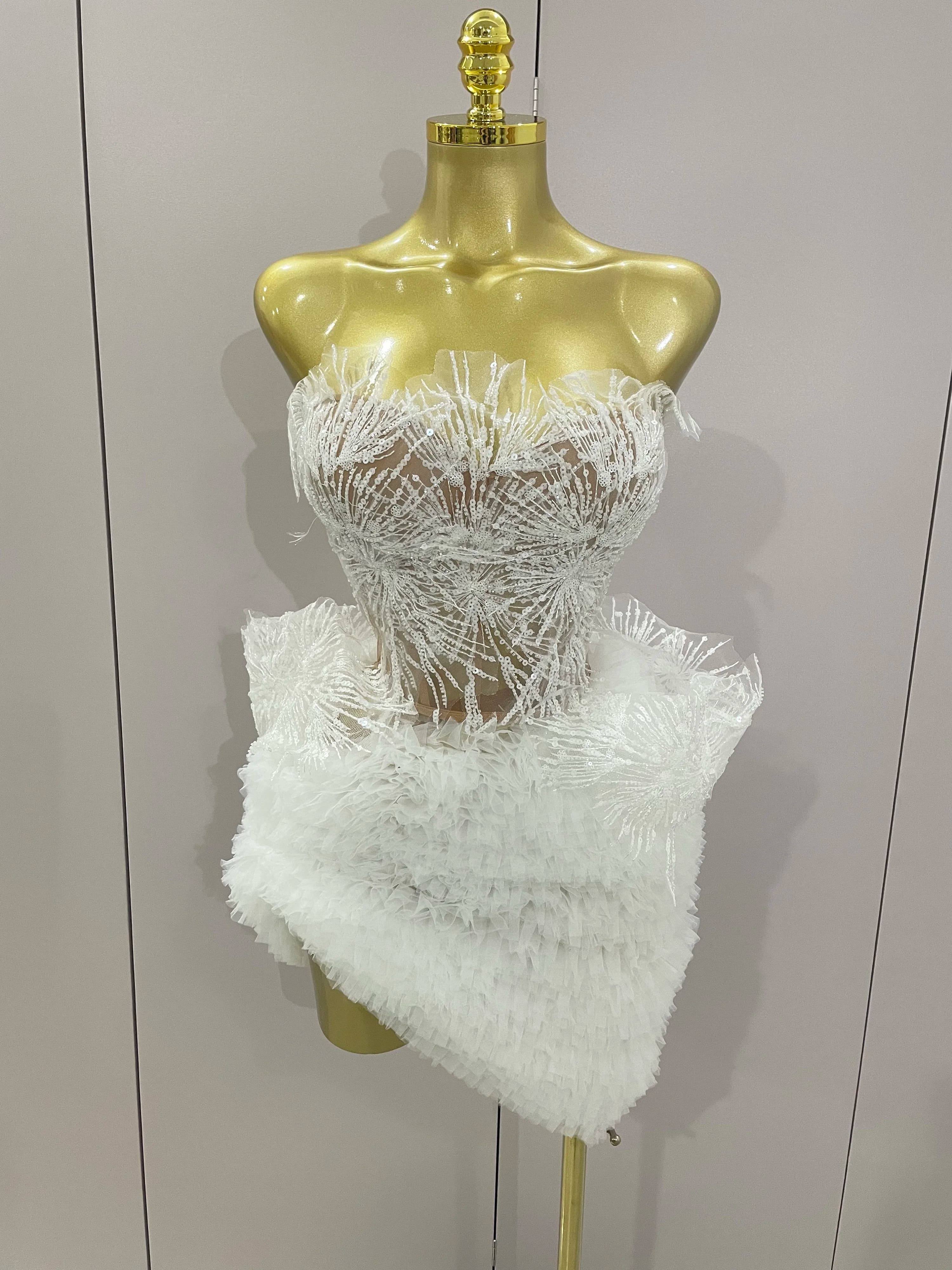 Stock sexy top senza spalline in pizzo bianco con volant minigonna 2 pezzi set da donna festa da sera discoteca cantante costume da spettacolo teatrale