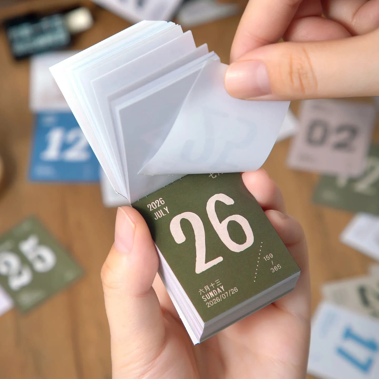 Calendario 2026 Sottile Impermeabile in Carta, Blocco Note da Scrivania per Casa, Diario, Organizer Quotidiano, Planner, Cancelleria, Calendario dell'Avvento