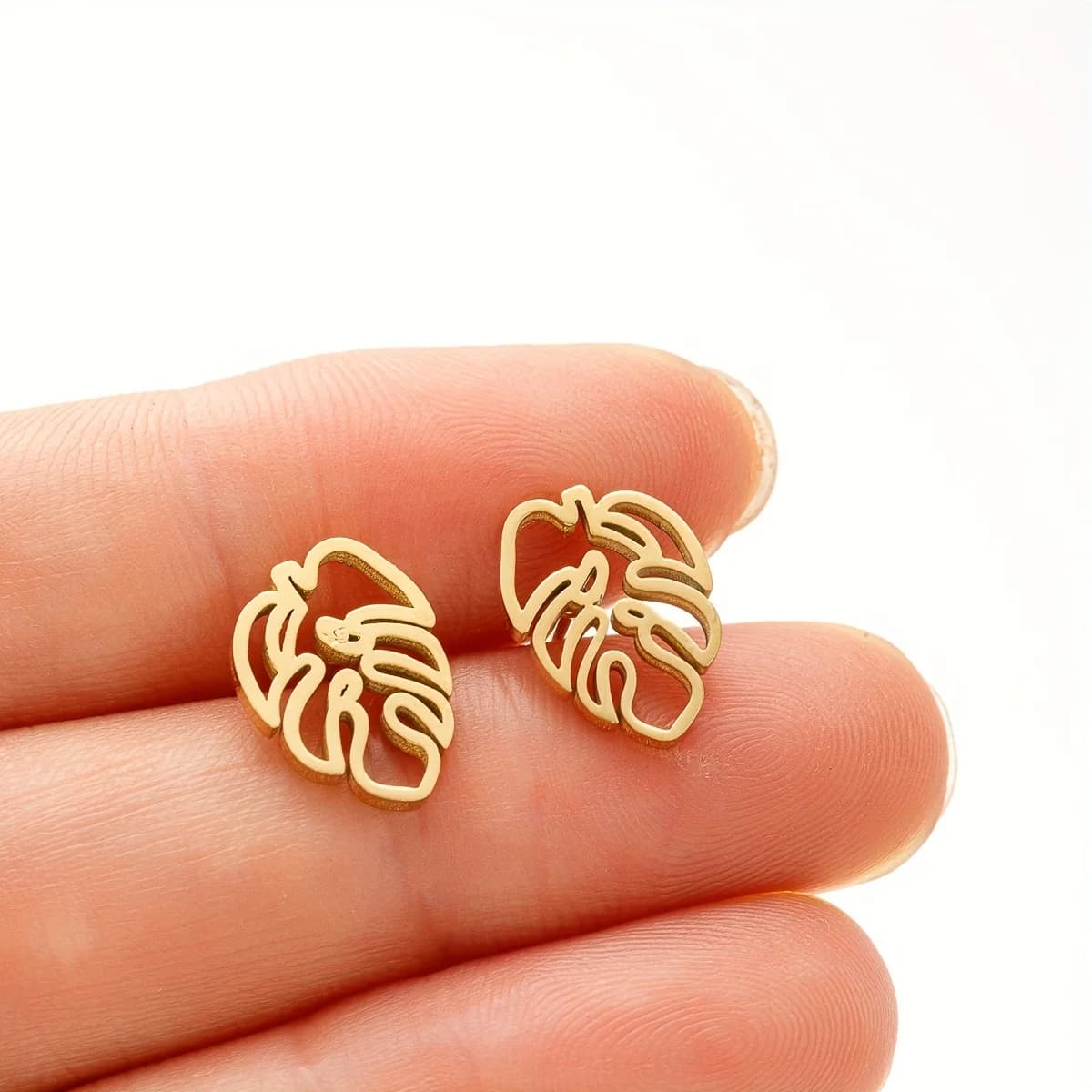 1 Pair of Chic Gold Monstera Leaf Earrings - Durable Stainless Steel, Hip-Hop Style, Casual Wear Jewelry Gift