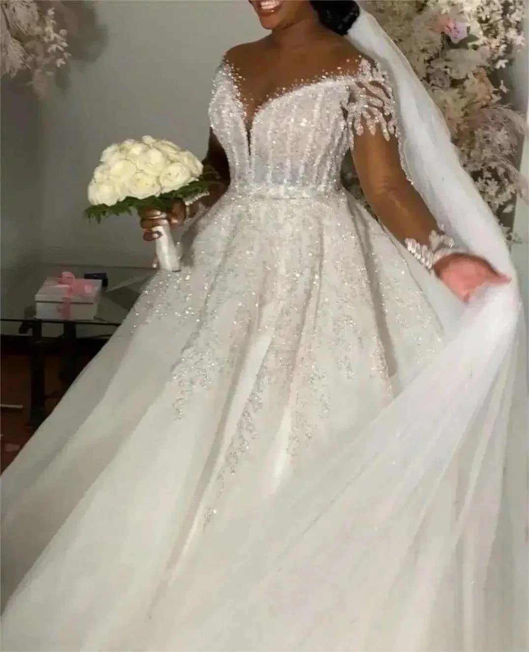 Abiti da Sposa Personalizzati di Nuova Collezione con Paillettes, Lussuosi e Vintage, a Maniche Lunghe, Stile Ball Gown, Vestito da Sposa