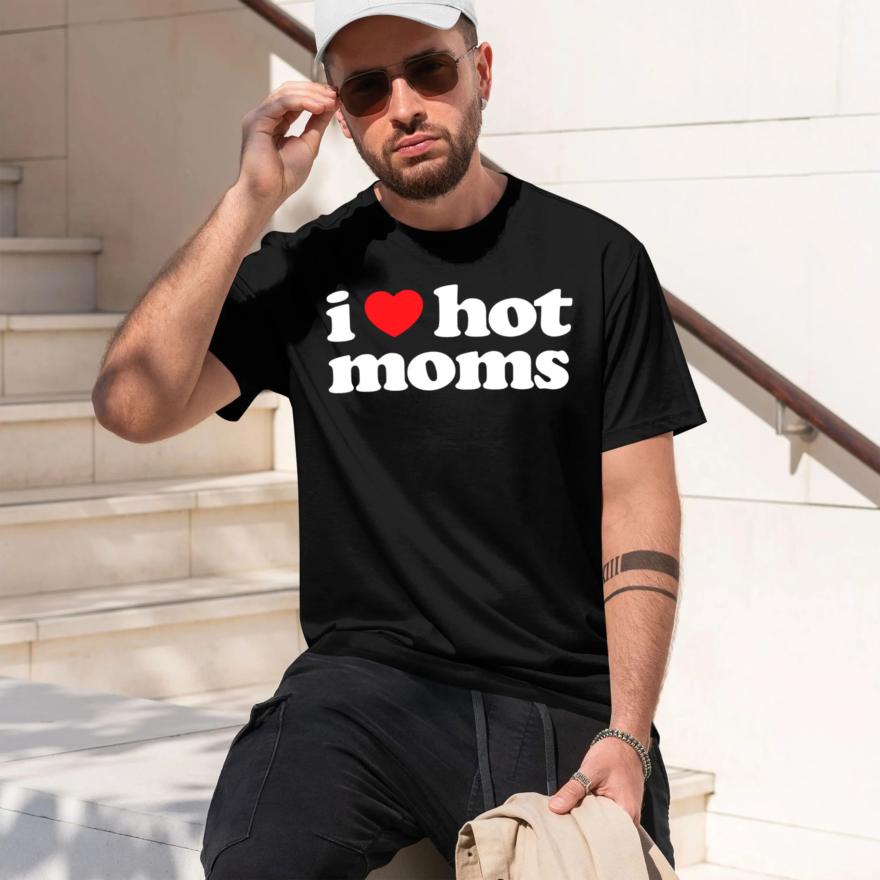 T-shirt girocollo a maniche corte da uomo, nuovo modello 2026, classico casual, con stampa Hip Hop I Love Hot Moms e design Red He, perfetto per escursioni e ciclismo