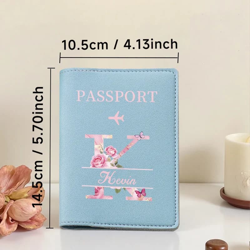 Porta passaporto grigio personalizzato con nome personalizzabile - in grado di stampare nomi con fino a 26 lettere. Un regalo unisex alla moda