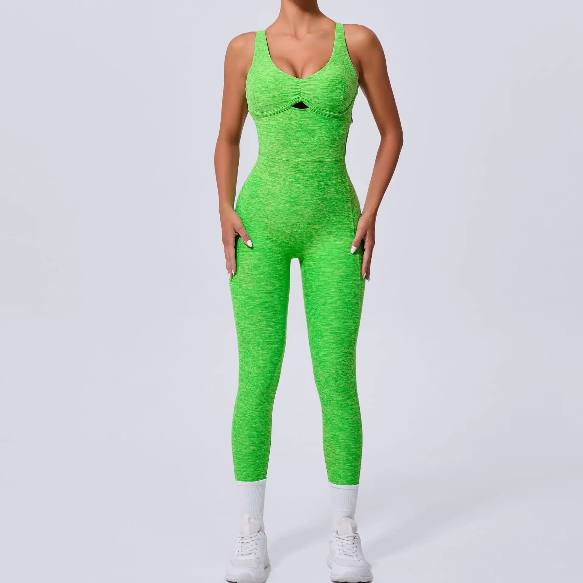 Stretched Yoga Suit with dance movement with adjustable straps for women