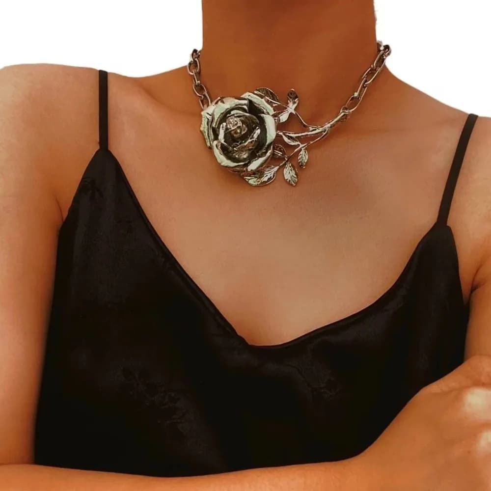 Collana di Lusso in Metallo Stile Europeo e Americano, Collana con Rosa Dorata Esagerata, Grande Catena in Argento per Feste