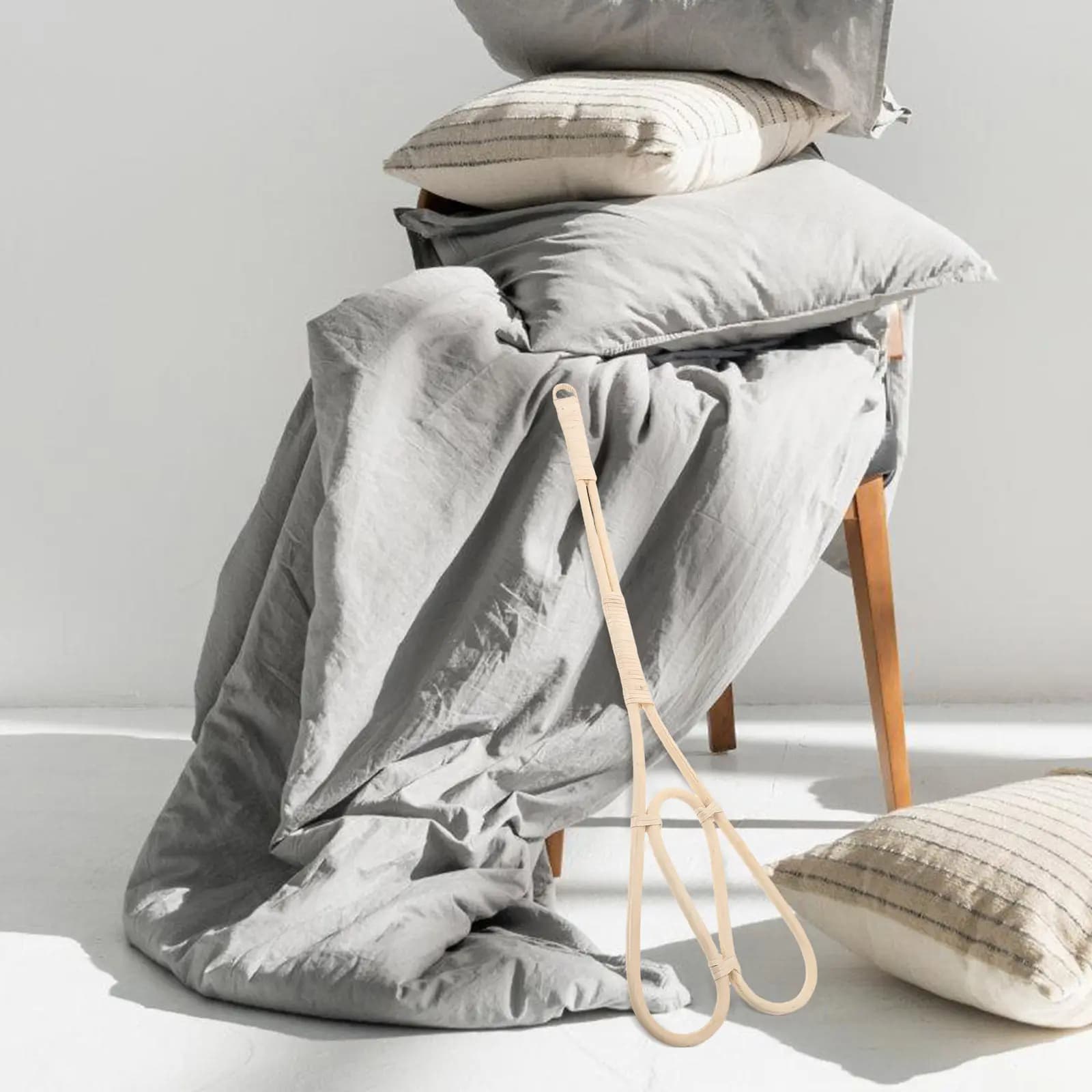 Spazzola per piumoni in rattan con manico lungo, strumento per la pulizia di tappeti, materassi e coperte, per la rimozione della polvere e il ripristino della morbidezza dei piumoni