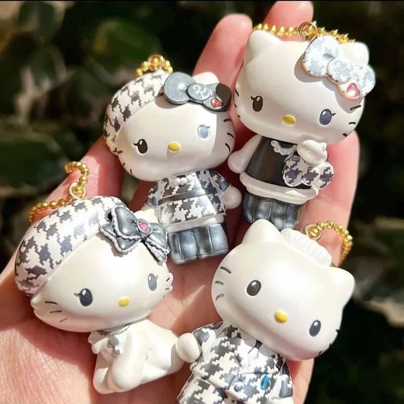 Nuovo in Stock: Simpatiche Statuette e Portachiavi KT Cat Edizione Limitata Anniversario Serie a Quadretti Bianco e Nero - Blind Box