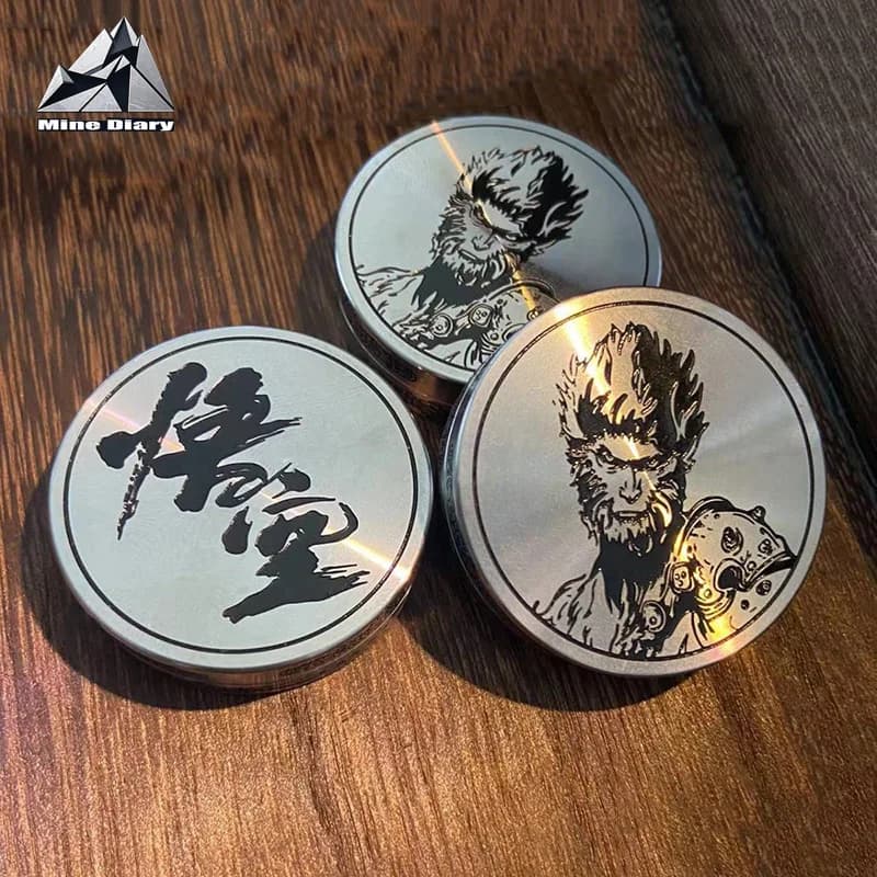 Wukong Haptic Coin Fidget Spinner in Acciaio Inossidabile, Meccanico a Cricchetto, Slider Rotante EDC, Giocattolo Antistress alla Moda per Adulti