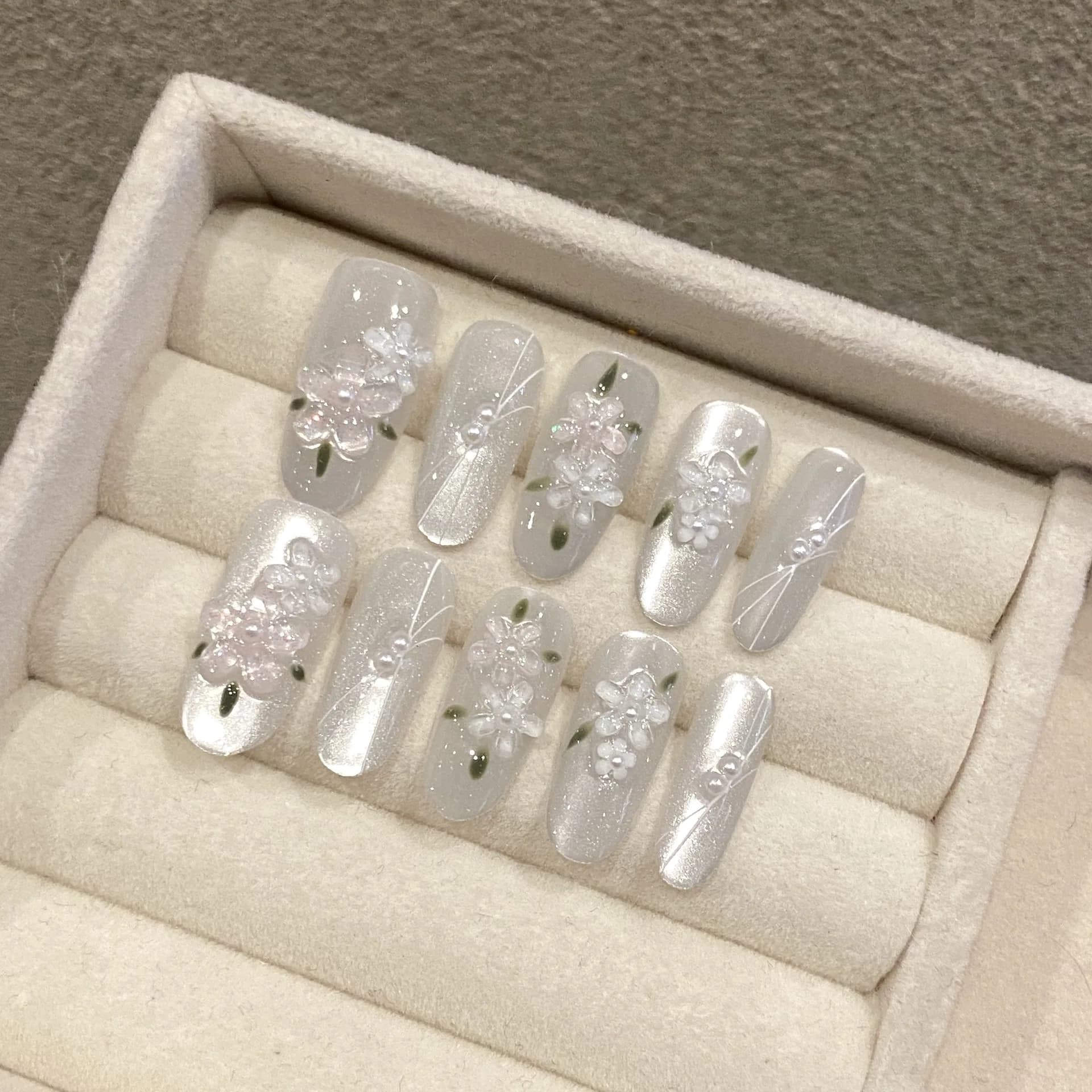 10 pezzi Glitter Sliver Press On Nails unghie finte fatte a mano ovali medie con disegni di fiori 3D copertura completa Ballerina Manicure Art