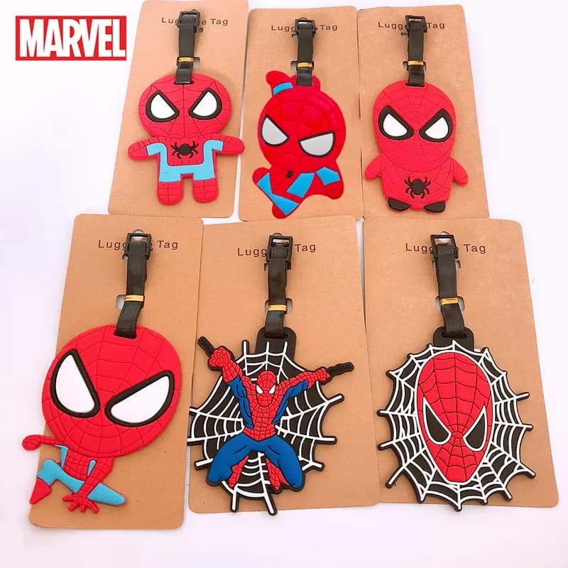 Marvel Spider Man Etichetta per bagagli Cartone animato carino Etichetta per valigia Scheda d'imbarco Accessori da viaggio Etichetta per portabagagli in PVC Ciondolo per borsa