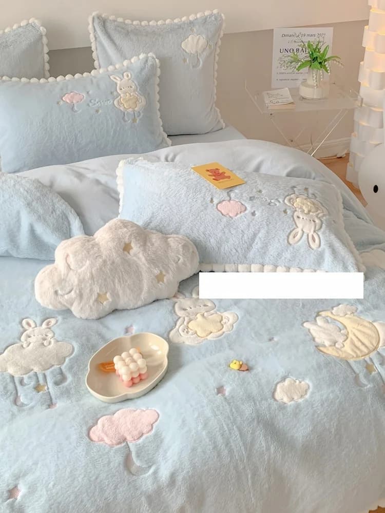 Set di Biancheria da Letto in Velluto di Latte Ispessito e Caldo, Set di Quattro Pezzi con Ricamo di Coniglietti, Copripiumino in Velluto Coralline per l'Autunno