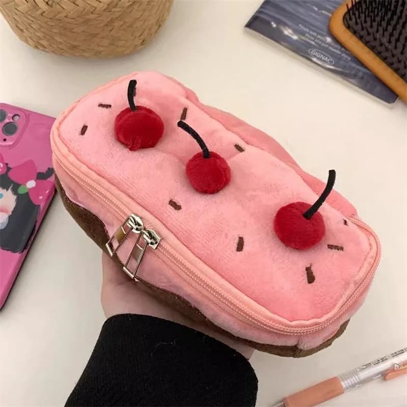 Astuccio in peluche 2026 a forma di torta di ciliegie, grande capacità, per studenti, regalo per ragazze e bambini per il ritorno a scuola