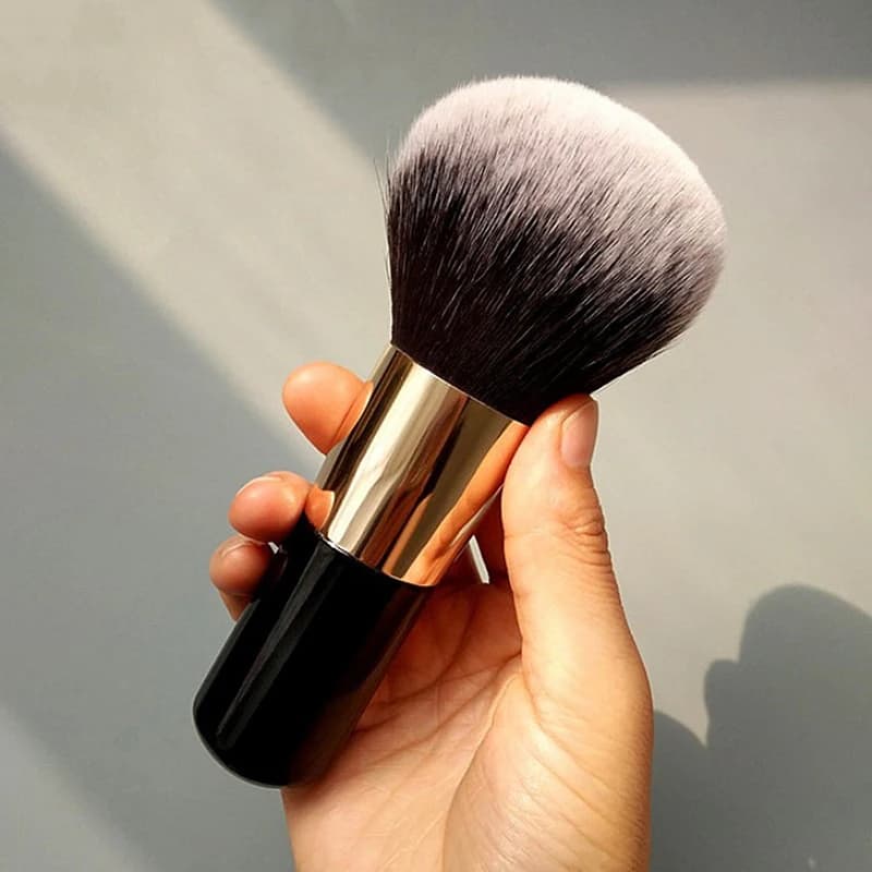 Large Soft Brush for Face, Multifunctional for Bottom, Blush and Cypria, Beauty Cosmetic Accessories