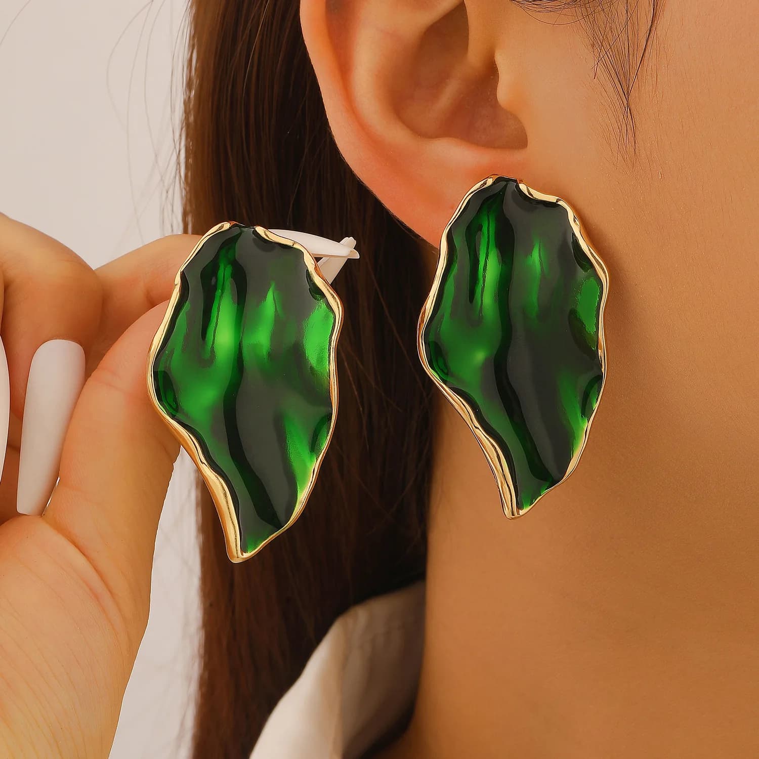 Retro Irregular Pleated Oil-Dripping Petal Stud Earrings for Women Elegant Enamel Geometric Flower Earring Jewelry Accessories