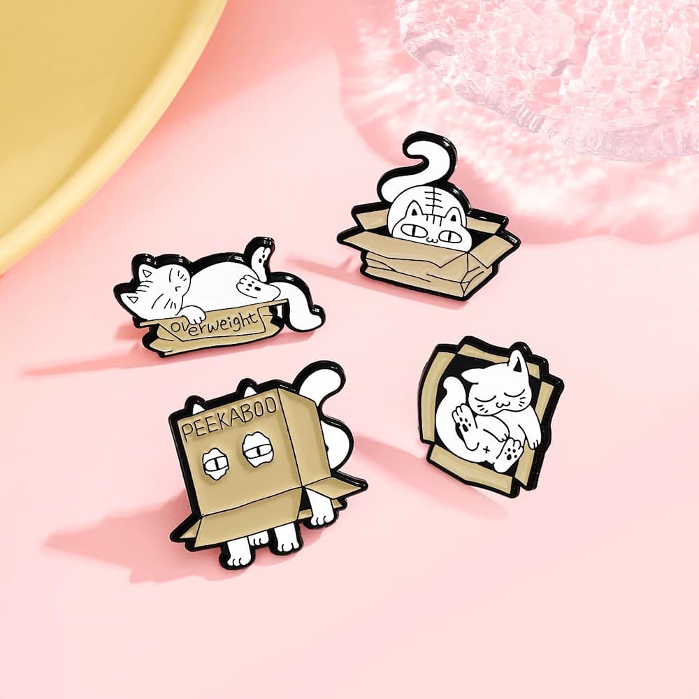 Spilla Decorativa a Forma di Gatto Cartoon, Accessorio Moda per Abbigliamento e Zaini, Regalo Originale