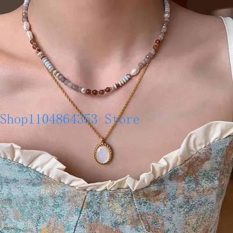 652F Elegante collana fatta a mano con perline in pietra naturale e decorazione pendente con perle per eleganti accessori da