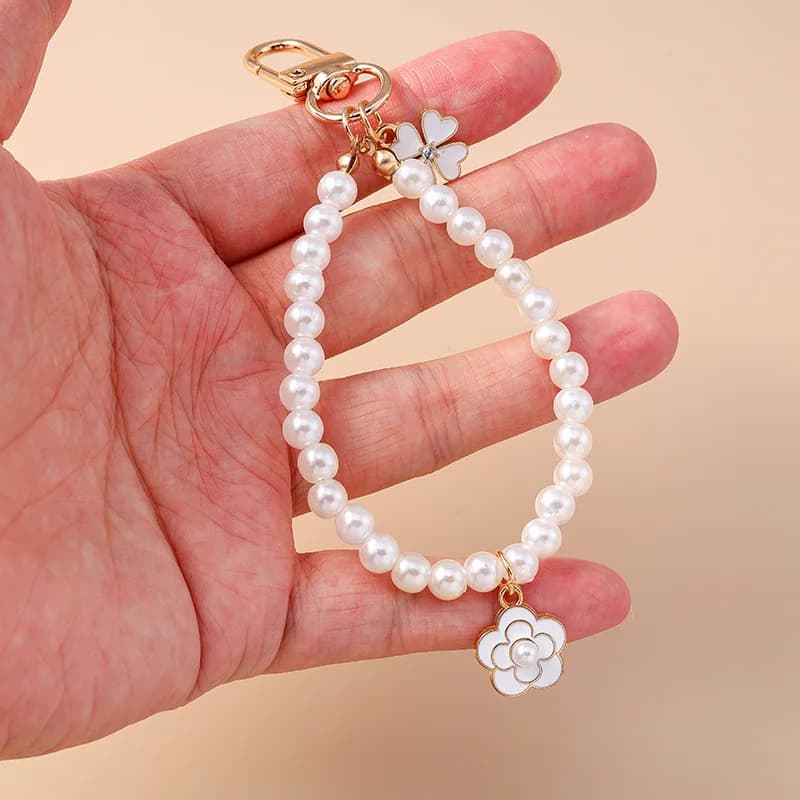 New light luxury temperament flower pearl beaded keychain exquisite atmosphere pearl lake key ring pendant pendant