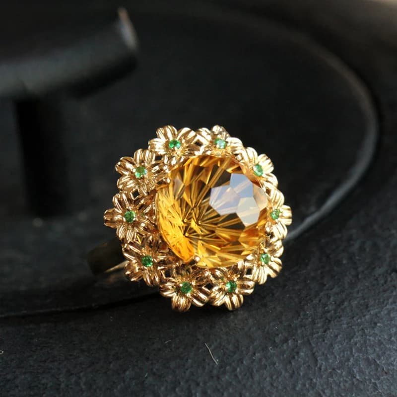 Anello da donna con fiore in stile palazzo di lusso leggero placcato in oro verde rotto intarsiato in cristallo champagne in argento sterling S925