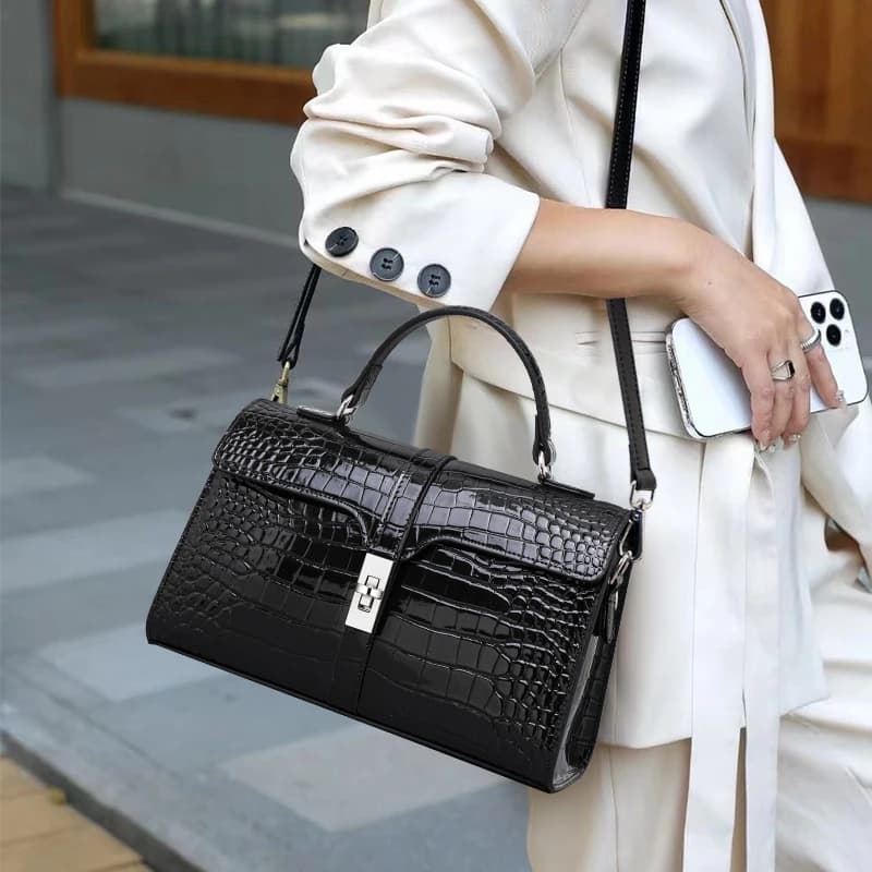 Borsa a tracolla da donna in vera pelle di vacchetta con copertina ribaltabile - Stile a tracolla e spalla, borsa a cuscino con motivo coccodrillo