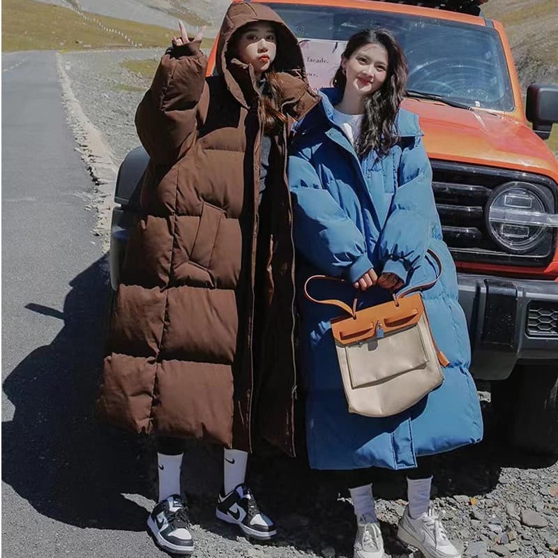 Cappotto Lungo Imbottito in Cotone Stile Piumino da Donna, Invernale 2026, Capospalla Coreano Ampio Lungo fino al Ginocchio, Tinta Unita con Cappuccio