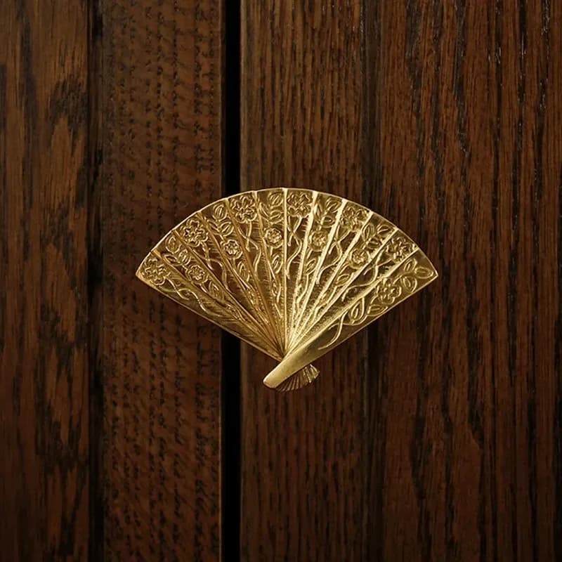 Maniglia per ventilatore di lusso leggera creativa Maniglia per porta dell'armadio in stile europeo antico, cassetto, armadio, porta dell'armadio del vino, maniglia in ottone