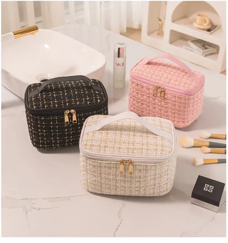Fashionable Small Fragrance Cosmetic Bag for Cosmetics Washing Bag for Travel Cosmetics of High Value Portable Capacity