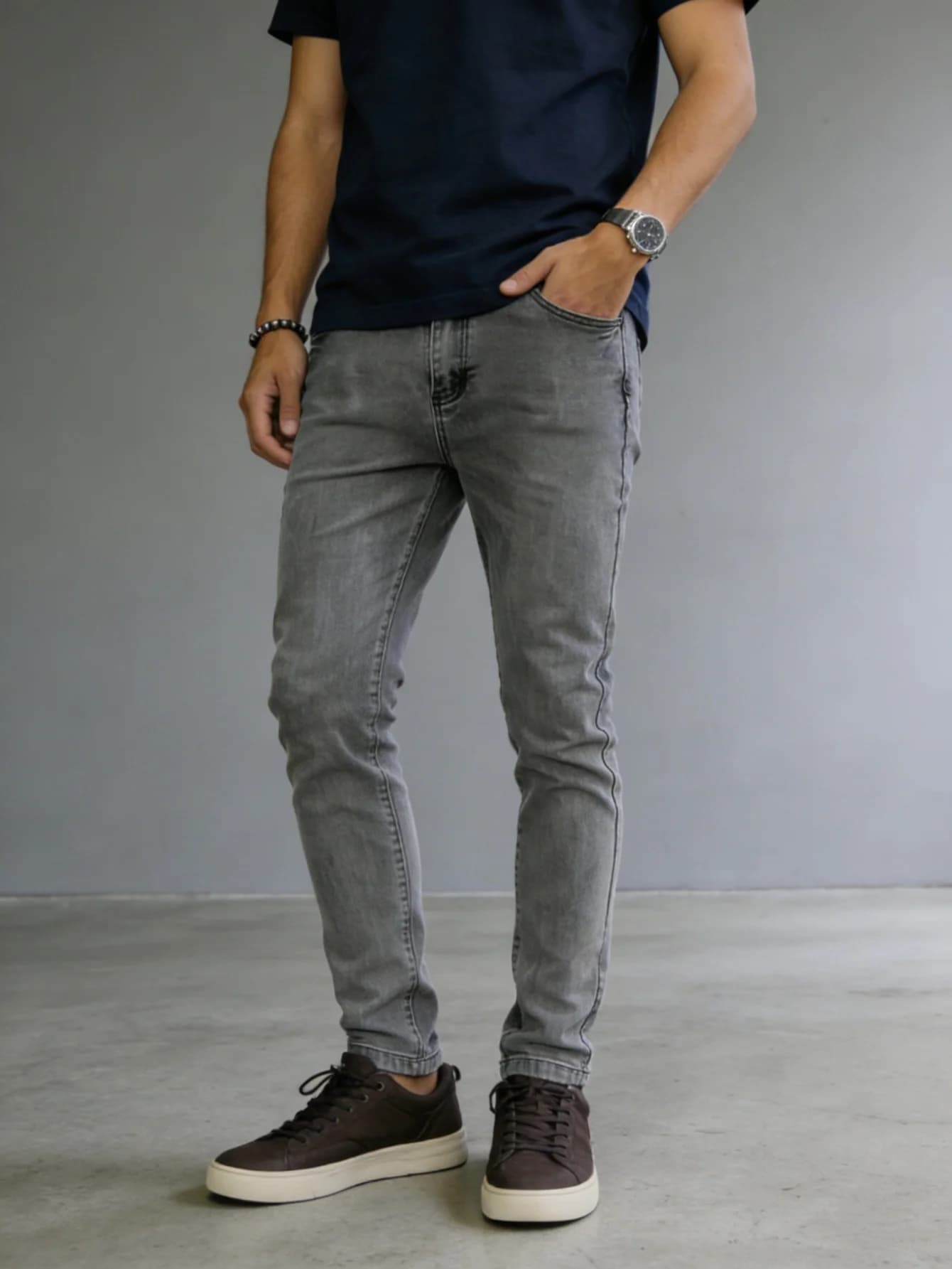 Jeans slim fit grigi Y2k Drip per uomo, originali unisex, stile street casual, senza accessori o cinture incluse.