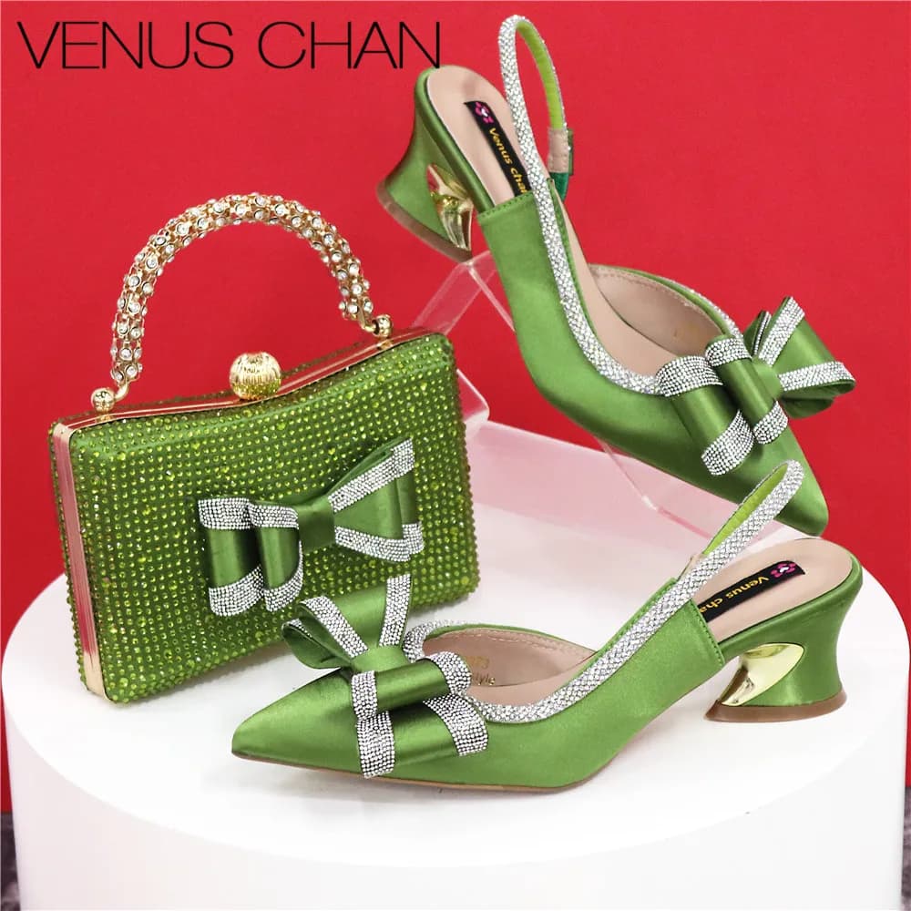 Scarpe con tacco medio da donna Set di scarpe e borse a punta con strass ricamati scavati dal design italiano color verde oliva