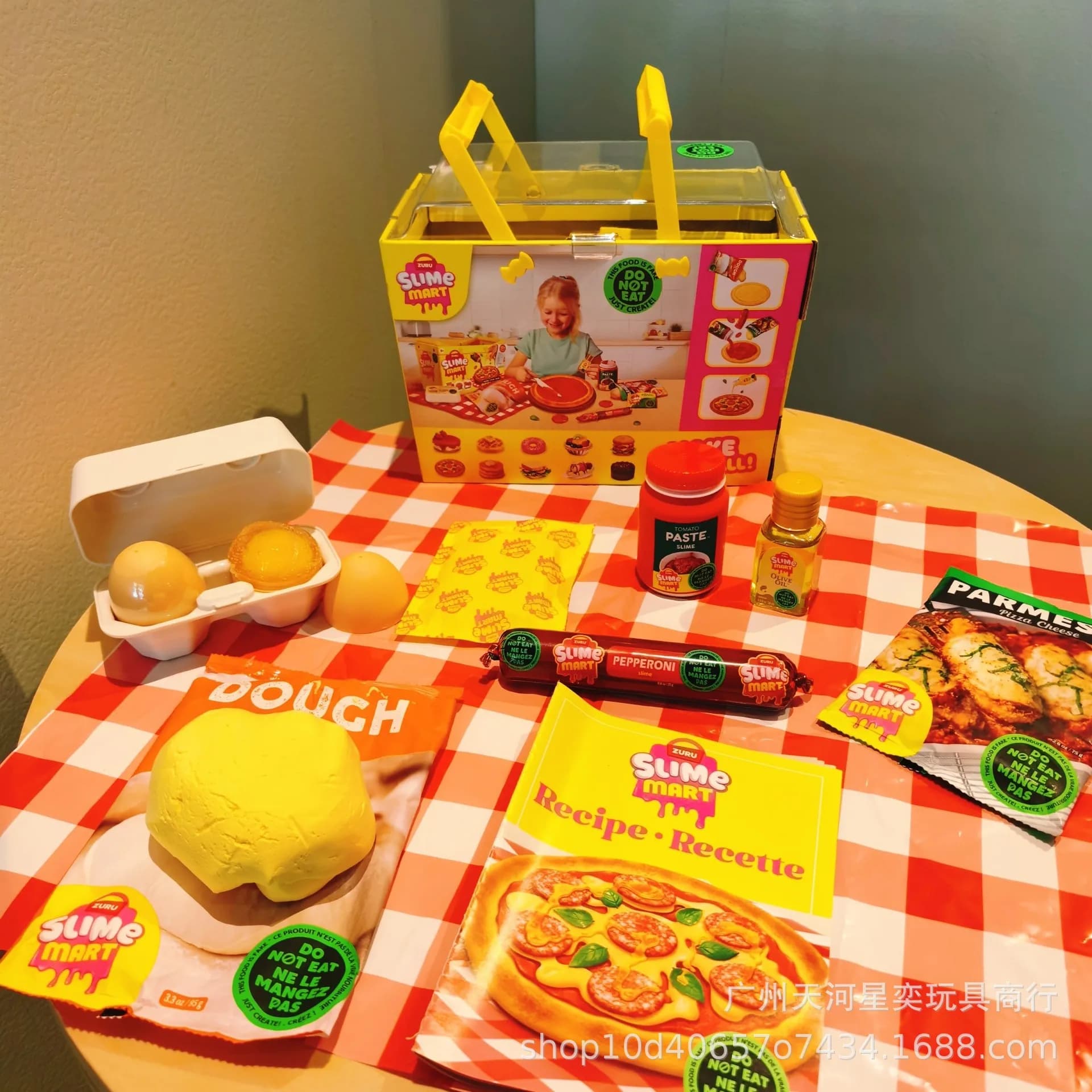 ZURU Slime Mart Kit Fai-da-Te per Creare Slime a Tema Pizza con Cestino della Spesa, Giocattolo Creativo Fatto a Mano per Bambini