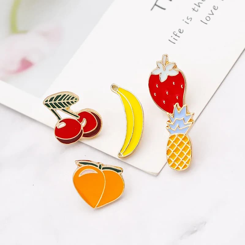 Spilla di frutta del fumetto Carino anguria ananas ciliegia banana smalto spille giacche spilla distintivo per gioielli da donna